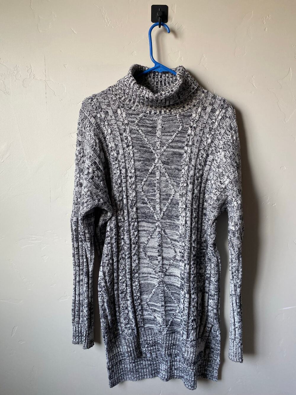 Lumiere Long Gray Chunky Asymmetrical Turtleneck Pullover Sweater- Size Medium